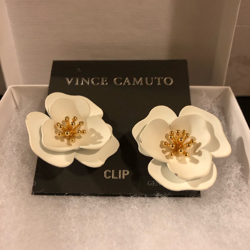 Brand New Vince Camuto White Flower Clip Earrings